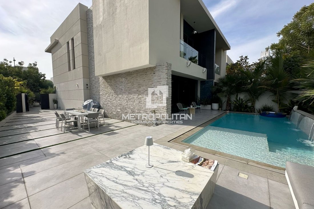 Villa in Damac Hills, Dubai, United Arab Emirates 2 - 15444493