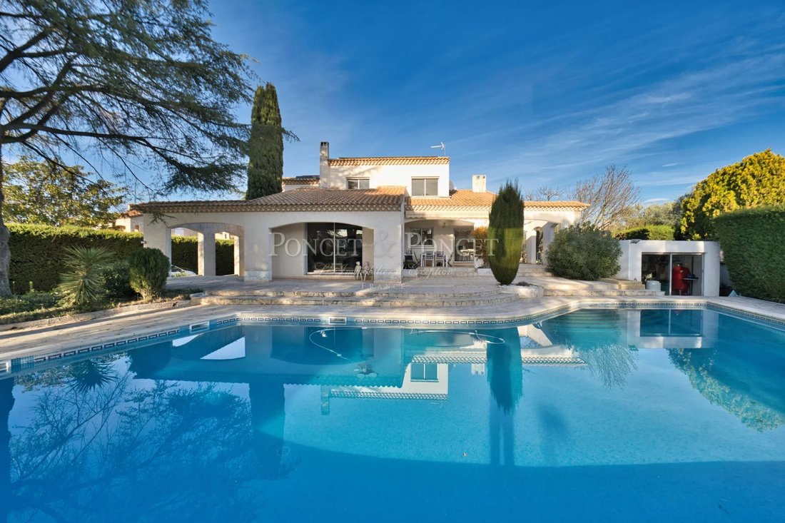 Villa in Nord, Saint-Jean-de-Vedas, France 1 - 16744708