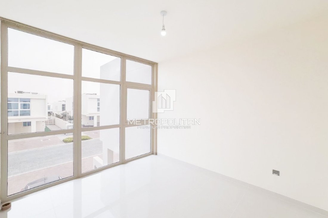 Townhouse in Damac Hills 2, Dubai, United Arab Emirates 5 - 15874216