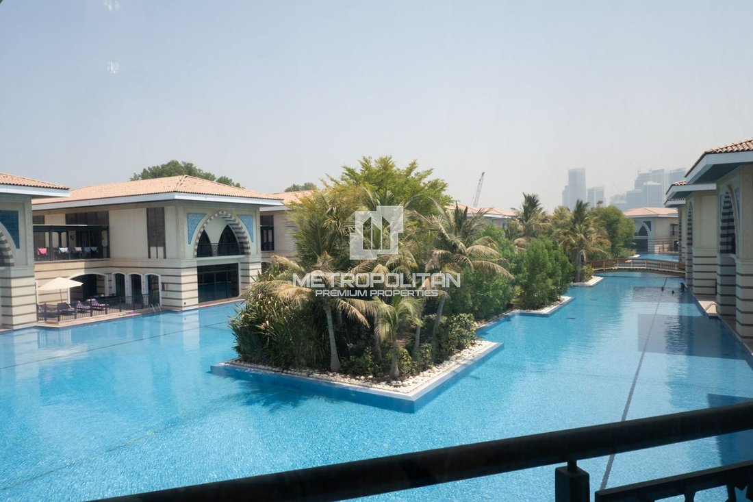 Villa in Palm Jumeirah, Dubai, United Arab Emirates 1 - 14649696