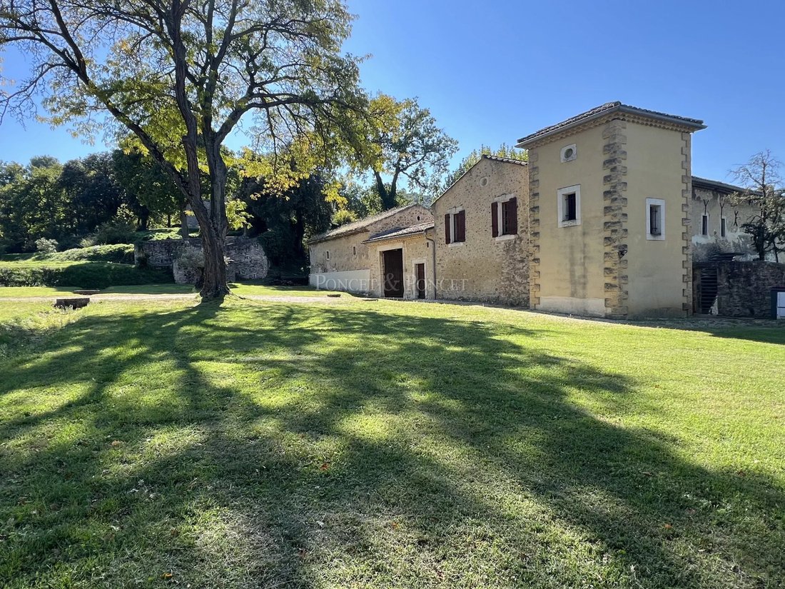 Villa in Lamotte-du-Rhone, Provence-Alpes-Côte d'Azur, France 2 - 16828515