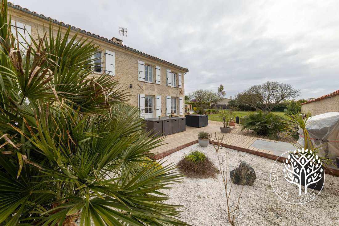 House in Centre Ville, Saint-Jean-d'Angély, France 1 - 17440628