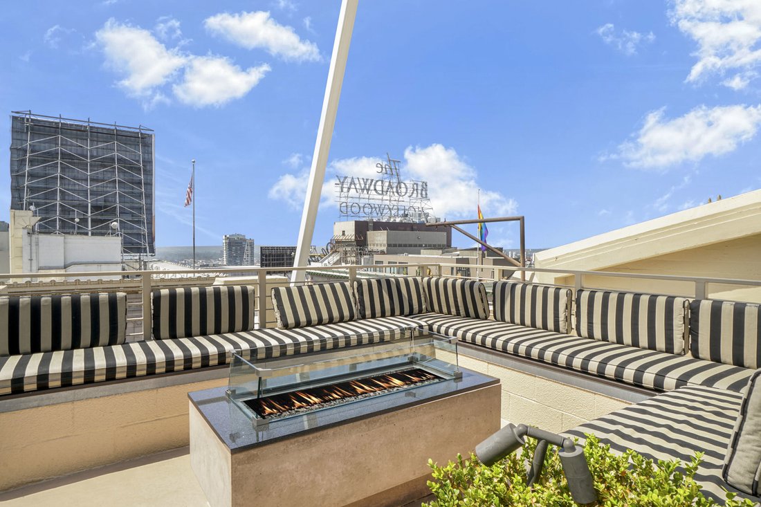 Condo in Los Angeles, California, United States 2 - 17669429