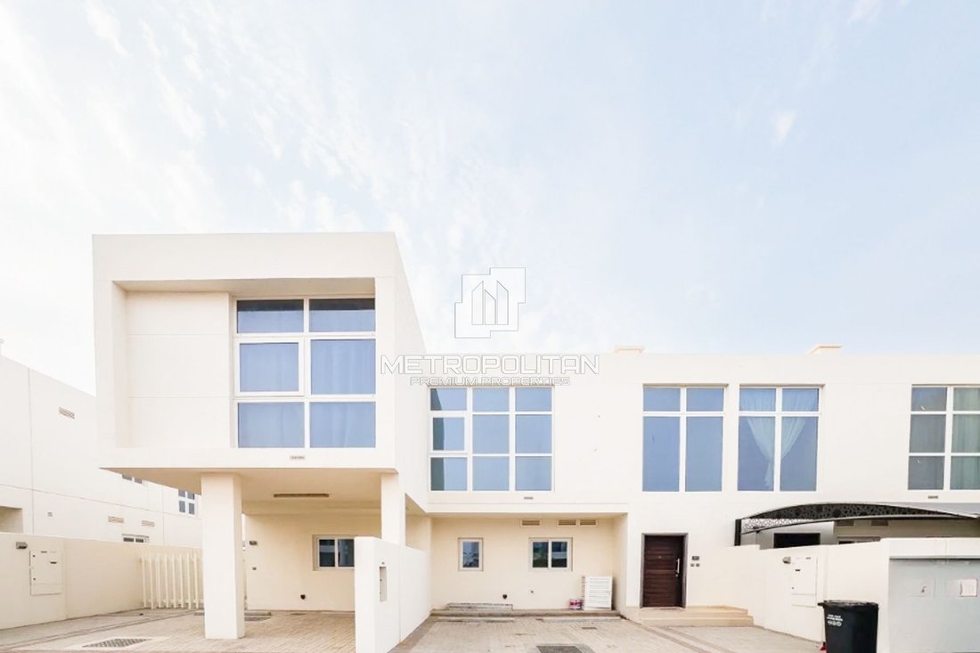 Townhouse in Damac Hills 2, Dubai, United Arab Emirates 1 - 15874216