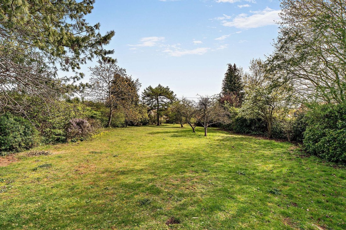 Bungalow in Twyning, England 3 - 17669975