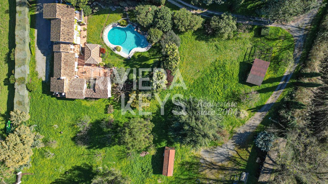 Estate in Exterieurs, Frejus, France 2 - 17451262