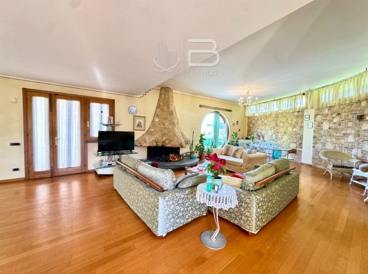 Villa in Larciano, Tuscany, Italy 2 - 17669679
