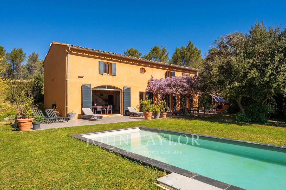 Estate in Saint-Marc-Jaumegarde, Provence-Alpes-Côte d'Azur, France 2 - 17671414