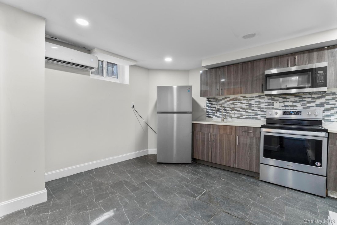 House in Yonkers, New York, United States 5 - 17672400