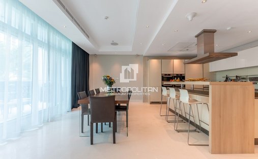 Villa in Dubai Marina / Marsa Dubai, Dubai, United Arab Emirates 1