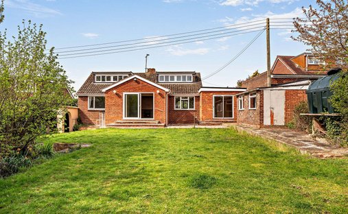 Bungalow in Twyning, England 1