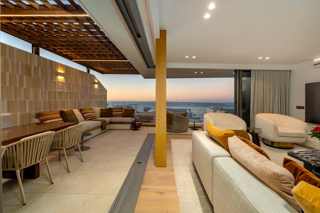 Apartment in Bantry Bay, Atlantic Seaboard, Cape Town 4 - 17671804