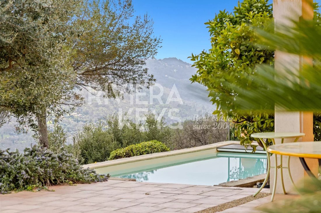 Villa in Tourrettes-sur-Loup, Provence-Alpes-Côte d'Azur, France 1 - 17429741