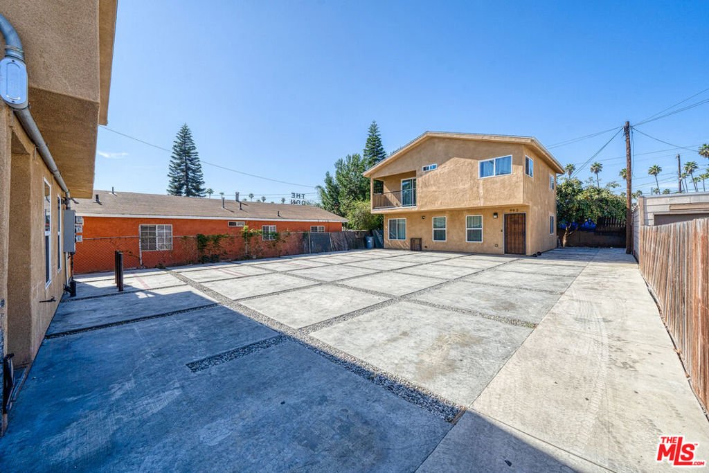 Los Angeles, California, United States 4 - 17673214