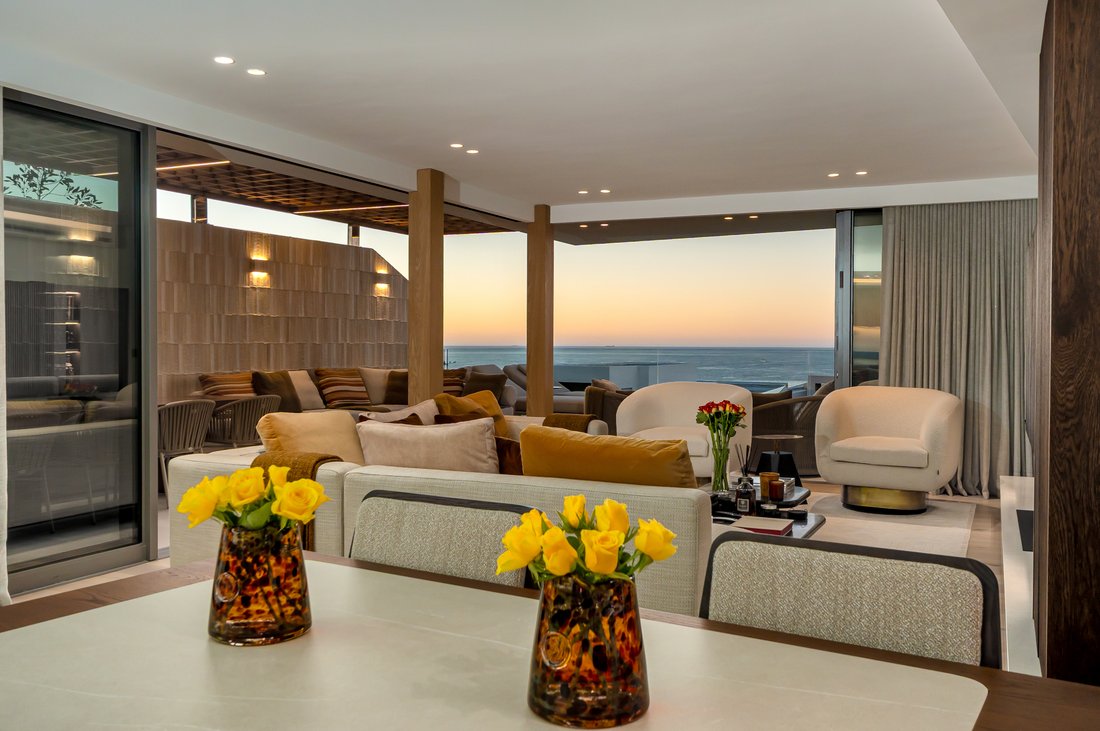 Apartment in Bantry Bay, Atlantic Seaboard, Cape Town 3 - 17671804