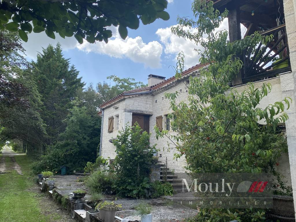 Estate in Montcuq-en-Quercy-Blanc, Occitania, France 1 - 17670676