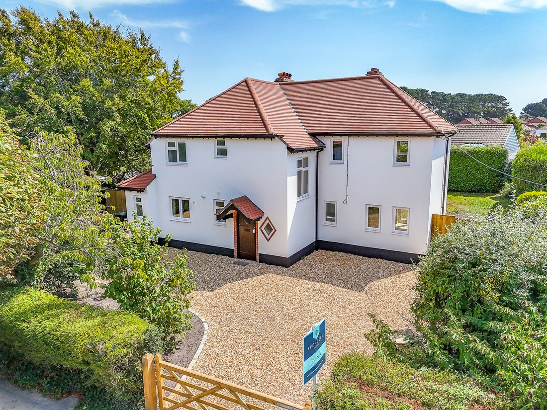 House in Barton on Sea, England 1 - 17672503