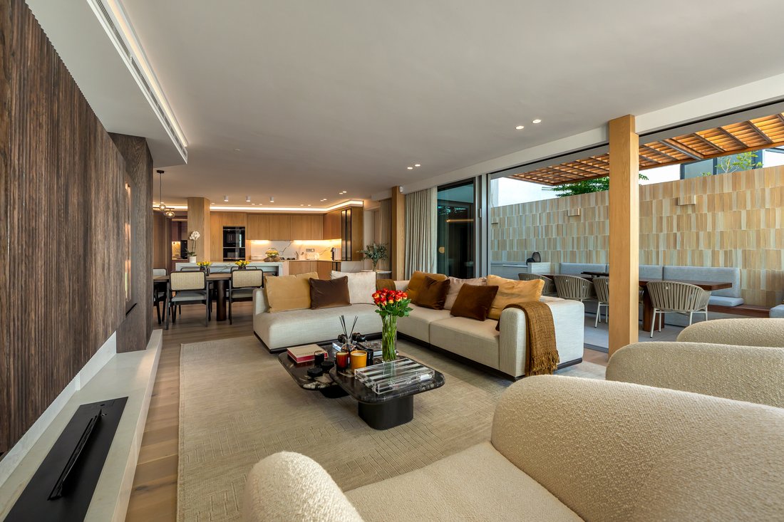 Apartment in Bantry Bay, Atlantic Seaboard, Cape Town 2 - 17671804