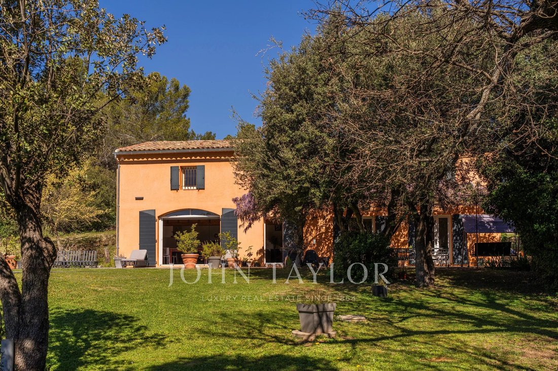 Estate in Saint-Marc-Jaumegarde, Provence-Alpes-Côte d'Azur, France 4 - 17671414