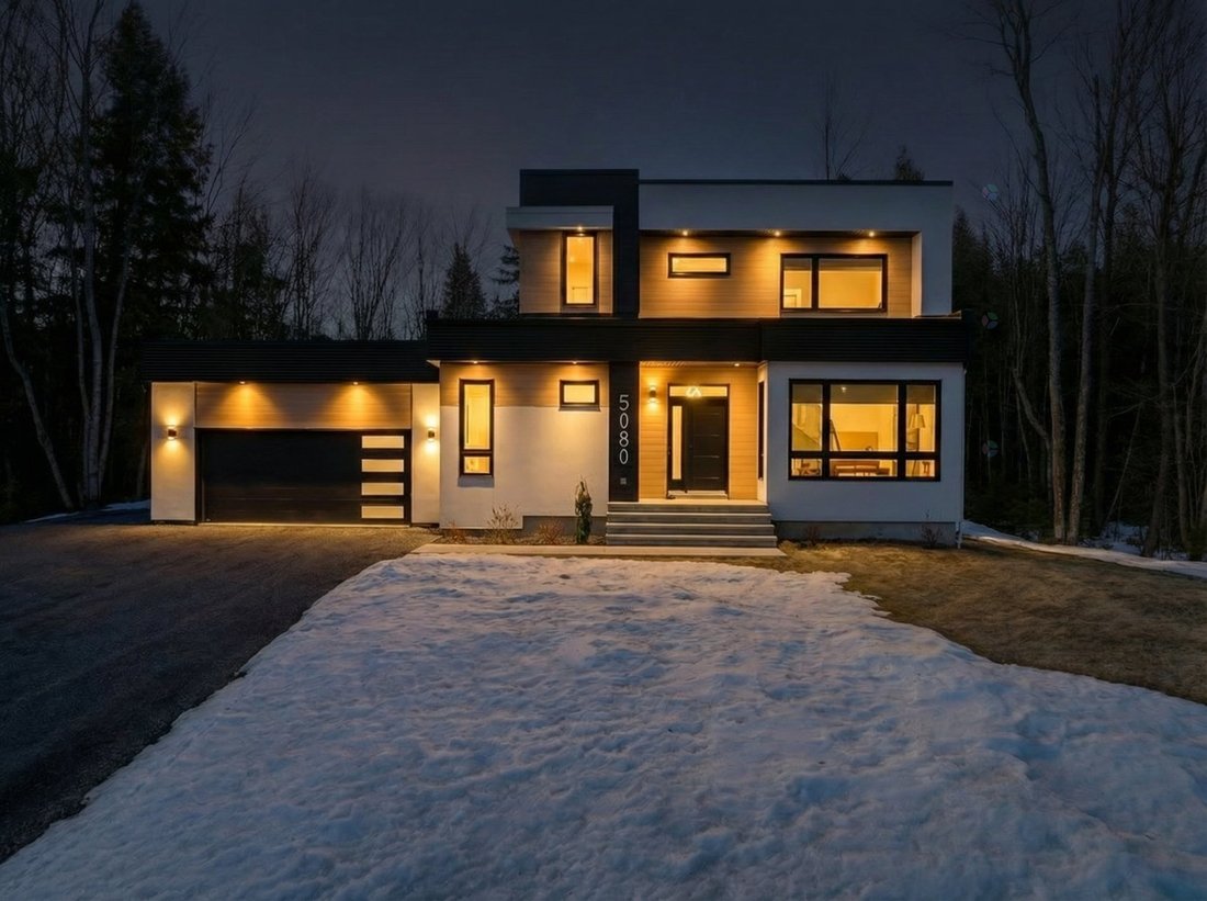 House in Saint-Félix-de-Valois, Quebec, Canada 2 - 17674251