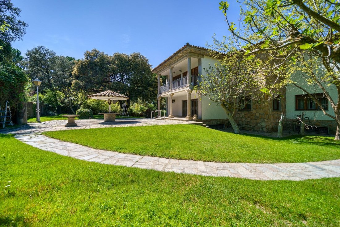 Villa in Pozuelo de Alarcon, Comunidad de Madrid, Spain 1 - 17673872