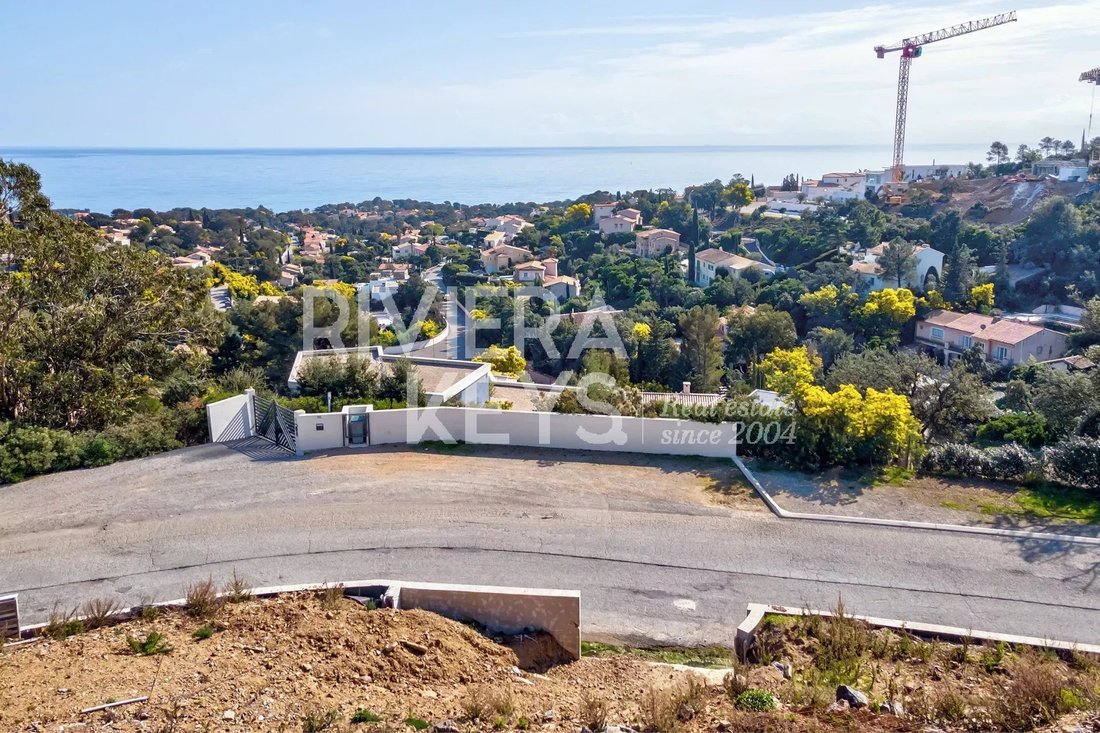 Land in Frejus, Provence-Alpes-Côte d'Azur, France 1 - 14842444