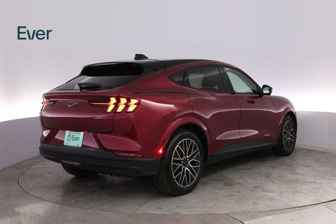 Suv in San Francisco, CA, United States 3 - 17558831