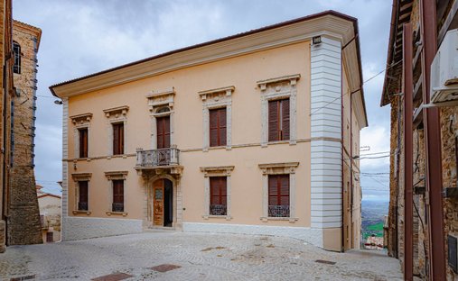 Force, Marche, Italia 1