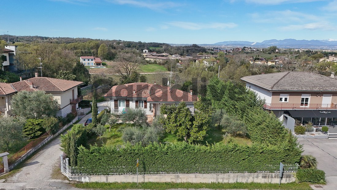Villa in Ponti sul Mincio, Lombardy, Italy 2 - 17674529