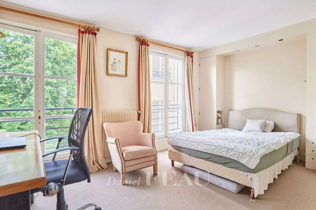 Apartment in Saint Thomas d'Aquin, Paris 7e Arrondissement, Paris 4 - 17671453