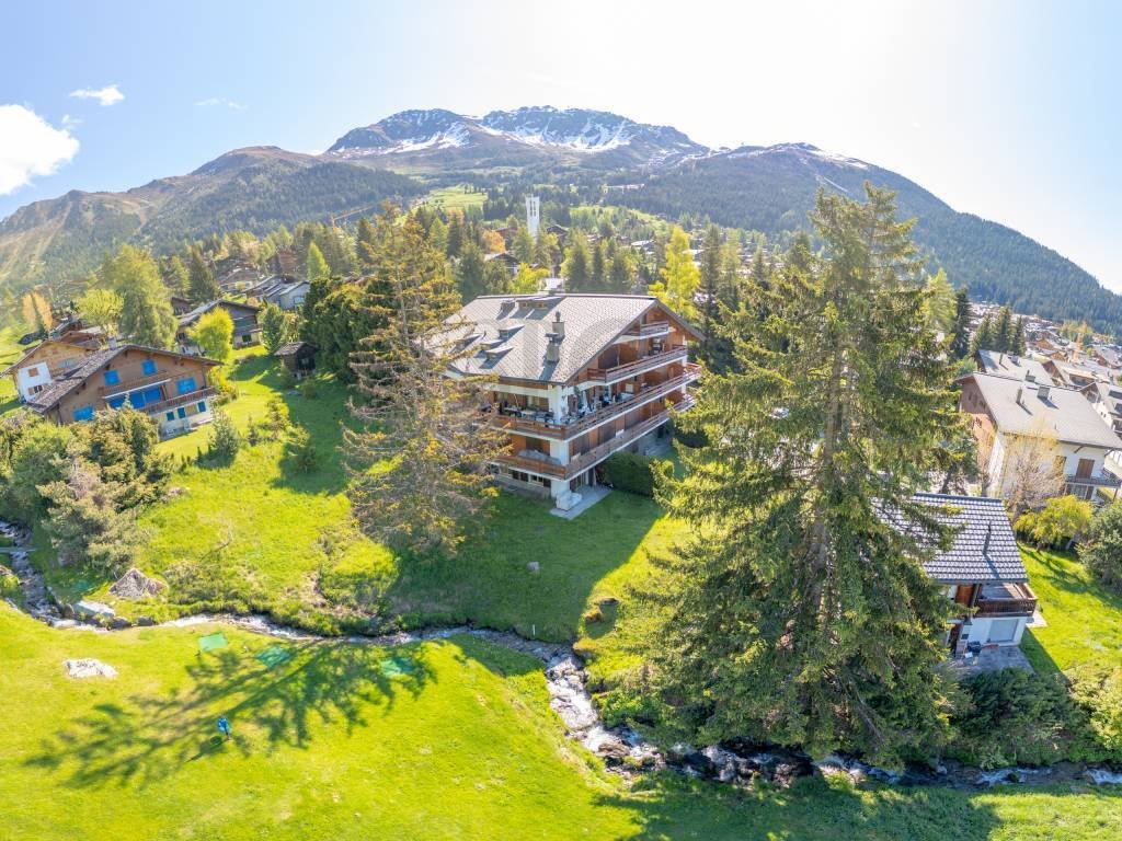 Ideally Located Just Steps From The Les Moulins Ski Lift