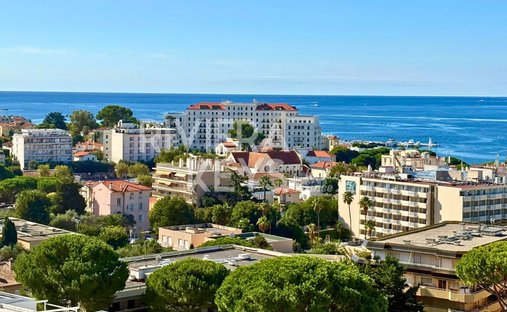 Penthouse in Ponteil, Antibes, France 1
