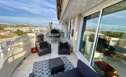 Apartment in Les Cougoulins-Rastines, Antibes, France 1