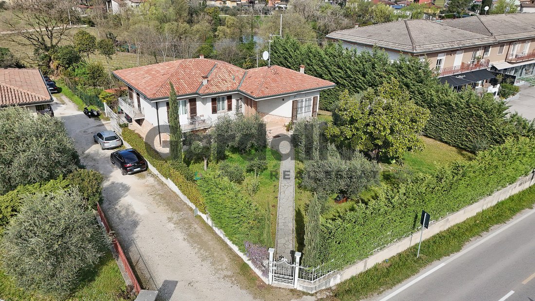 Villa in Ponti sul Mincio, Lombardy, Italy 1 - 17674529