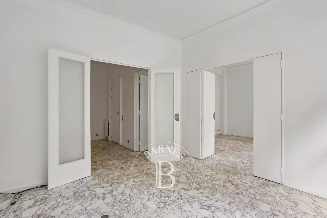 Apartment in Gros Caillou, Paris 7e Arrondissement, Paris 2 - 17671116