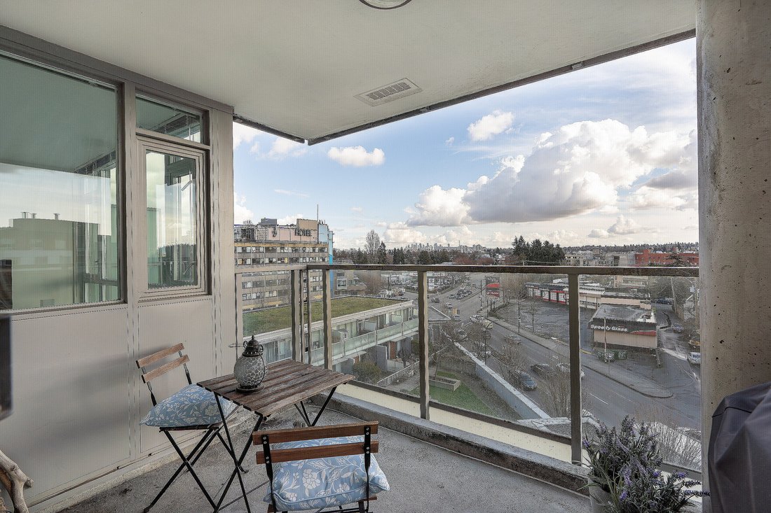 Condo in Vancouver, British Columbia, Canada 2 - 17675722