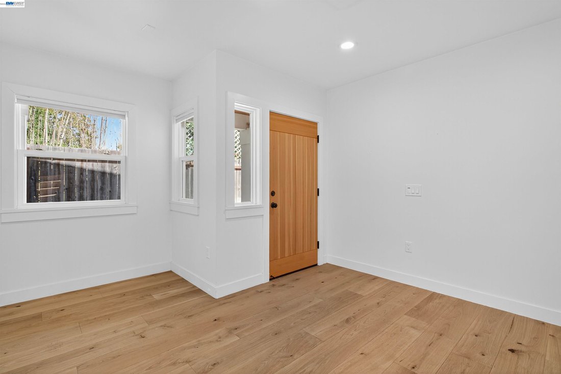 Oakland, California, United States 4 - 17676520