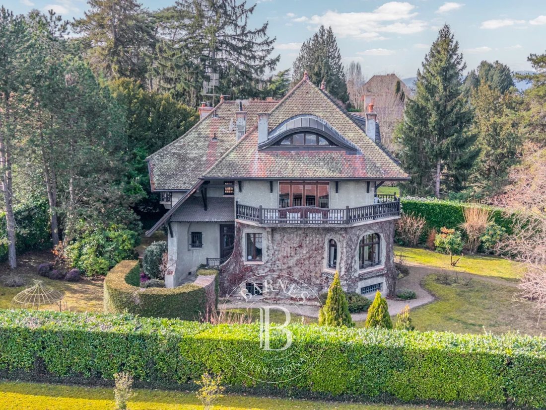 Villa in Neuvecelle, Auvergne-Rhône-Alpes, France 1 - 17235302