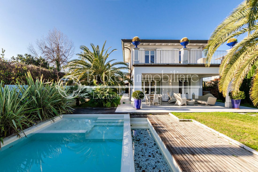 Villa in Vittoria Apuana, Forte dei Marmi, Tuscany 1 - 11439975
