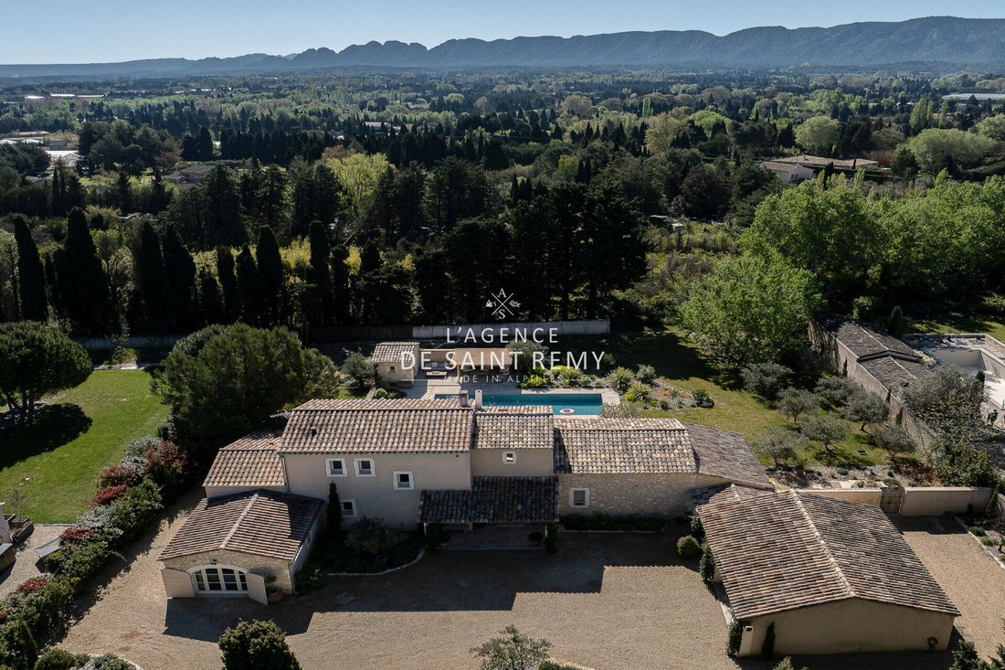 Villa in Saint-Rémy-de-Provence, Provence-Alpes-Côte d'Azur, France 2 - 17676379
