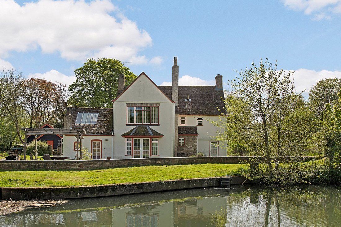 House in Hemingford Grey, England 2 - 15547244