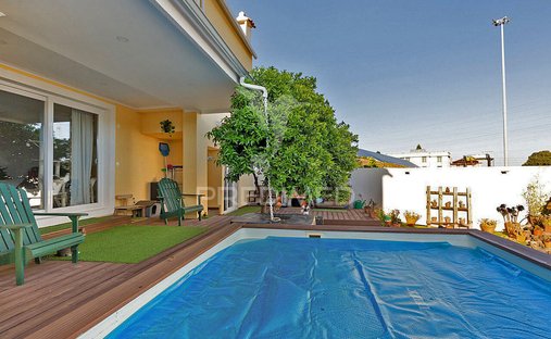 House in Loures, Lisbon, Portugal 1