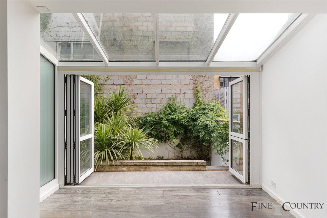 Apartment in Brondesbury, Brent, England 4 - 17676941