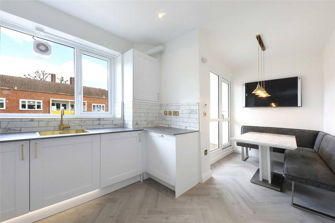 Apartment in Holland Park, Kensington And Chelsea, England 5 - 17676880