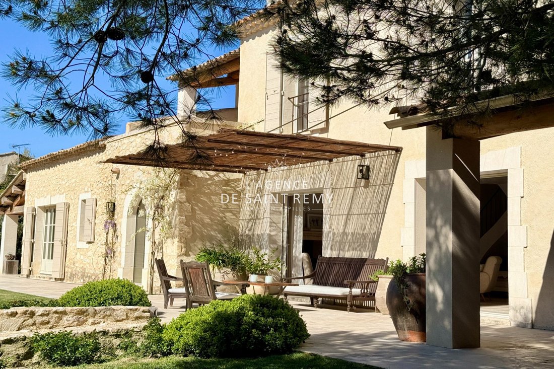 Villa in Saint-Rémy-de-Provence, Provence-Alpes-Côte d'Azur, France 1 - 17676379
