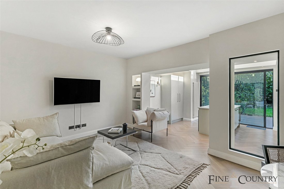Apartment in Brondesbury, Brent, England 2 - 17676933