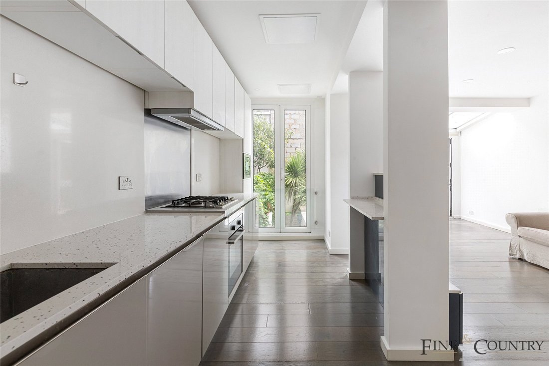 Apartment in Brondesbury, Brent, England 5 - 17676941