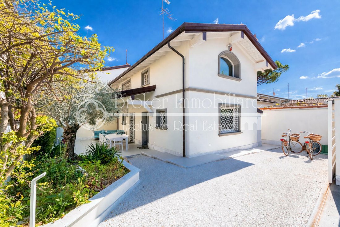 Villa in Center, Forte dei Marmi, Tuscany 3 - 17676482