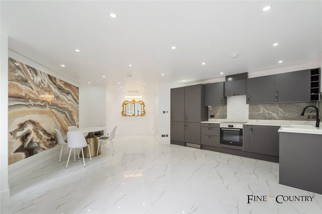 Apartment in Kilburn Park, Brent, England 1 - 17676831