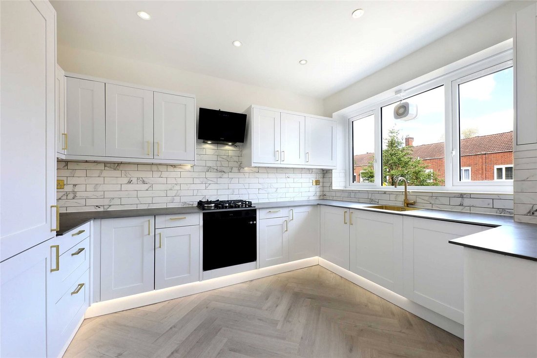 Apartment in Holland Park, Kensington And Chelsea, England 2 - 17676880